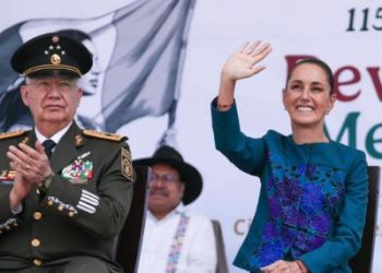 Sheinbaum critica a la oposición y la equipara con el porfiriato